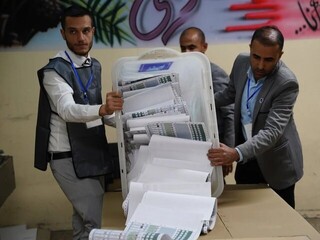 برگزاری انتخابات پارلمانی عراق/ مقامات سیاسی رای خود را به صندوق انداختند