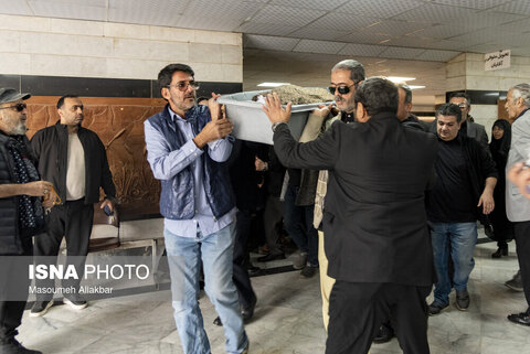 حضور چهره‌های شناخته شده در مراسم تشییع پیکر «همایون ارشادی»