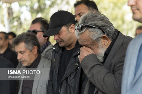 حضور چهره‌های شناخته شده در مراسم تشییع پیکر «همایون ارشادی»