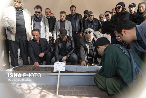 حضور چهره‌های شناخته شده در مراسم تشییع پیکر «همایون ارشادی»