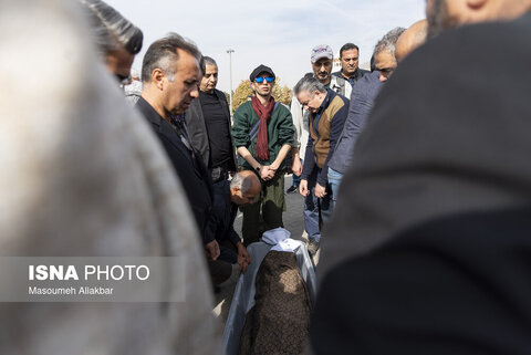 حضور چهره‌های شناخته شده در مراسم تشییع پیکر «همایون ارشادی»