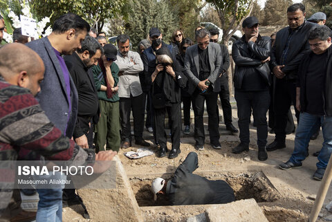 حضور چهره‌های شناخته شده در مراسم تشییع پیکر «همایون ارشادی»