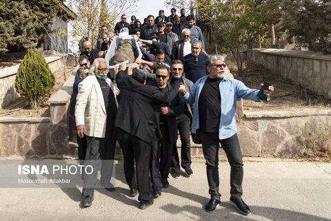 حضور چهره‌های شناخته شده در مراسم تشییع پیکر «همایون ارشادی»