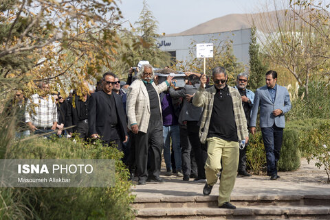 حضور چهره‌های شناخته شده در مراسم تشییع پیکر «همایون ارشادی»