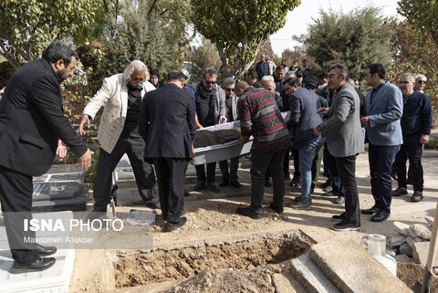 حضور چهره‌های شناخته شده در مراسم تشییع پیکر «همایون ارشادی»