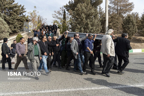 حضور چهره‌های شناخته شده در مراسم تشییع پیکر «همایون ارشادی»