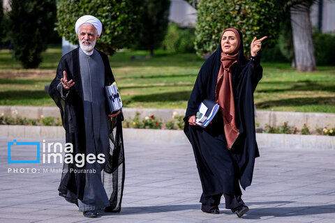 اعضای هیأت دولت در جمع خبرنگاران