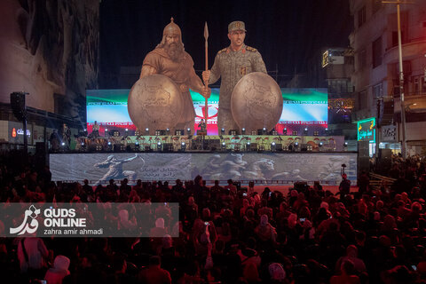 رونمایی از مجسمه «زانو زنندگان برابر ایران»
