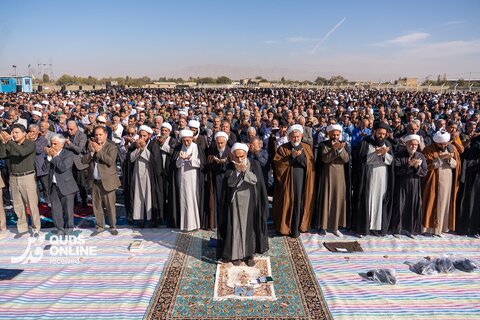اقامه نماز طلب باران در مشهد