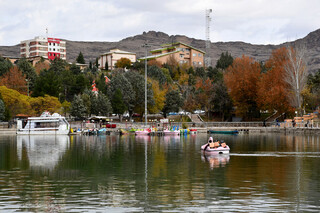 خرم‌آبادی‌ها عصرهای پاییزی را کنار «کیو» می‌گذرانند/ سرابی در شهر