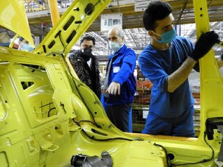 مدیرعامل ایران‌ خودرو خراسان: تولید خودرو با چالش ارز مواجه است