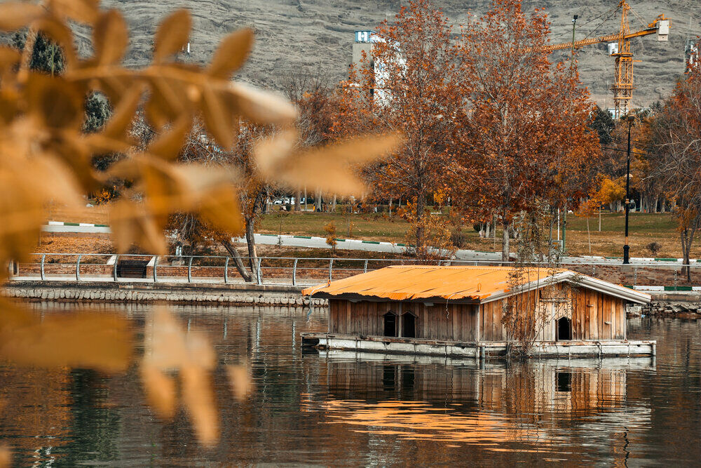 خرم‌آبادی‌ها عصرهای پاییزی را کنار «کیو» می‌گذرانند/ سرابی در شهر