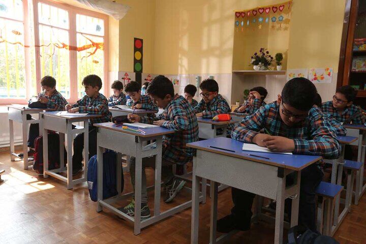 ۶۵ درصد دانش‌آموزان مدارس غیردولتی از خانوارهای کم‌درآمد و کارمند هستند