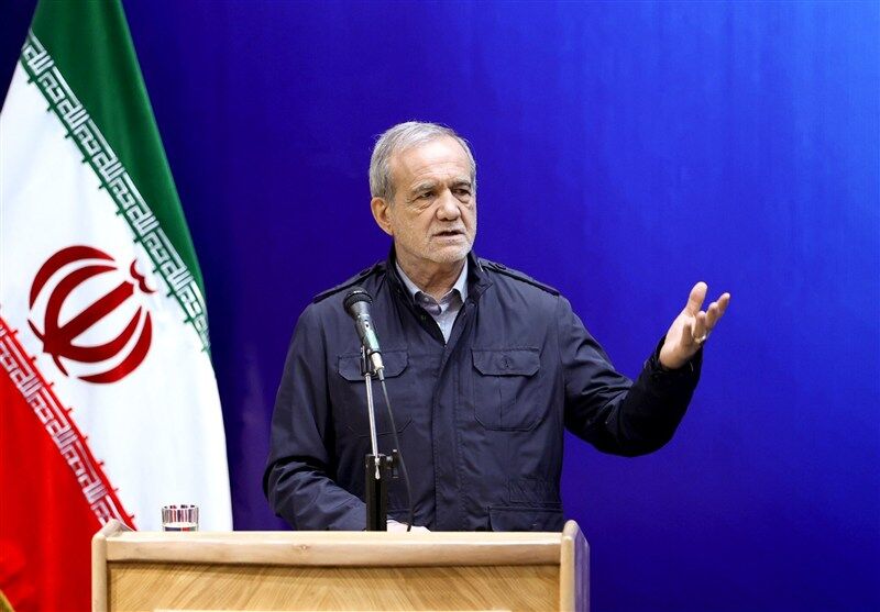 دشمن به مشکلات دامن می‌زند تا بر نارضایتی‌ها موج‌سواری کند