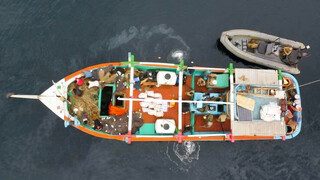 توقیف شناور حامل ۳۹ کیلوگرم شیشه در سواحل جاسک