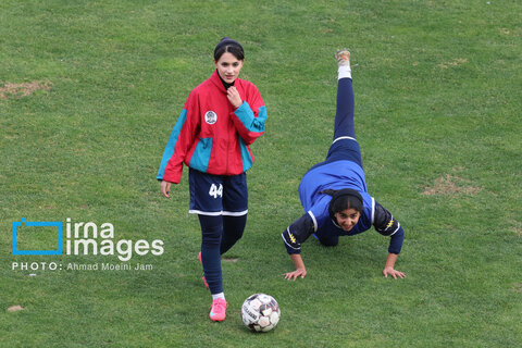 لیگ برتر فوتبال زنان - پرسپولیس و یاسام