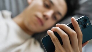 اختلال ترس از دست دادن با چک کردن فضای مجازی/ از «سندروم فومو» چه ‌می‌دانید؟