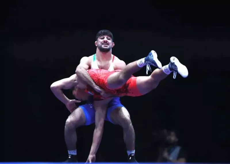 سه فینالیست و یک رده بندی در روز اول/  کولاک ستاره های کشتی فرنگی در ریاض