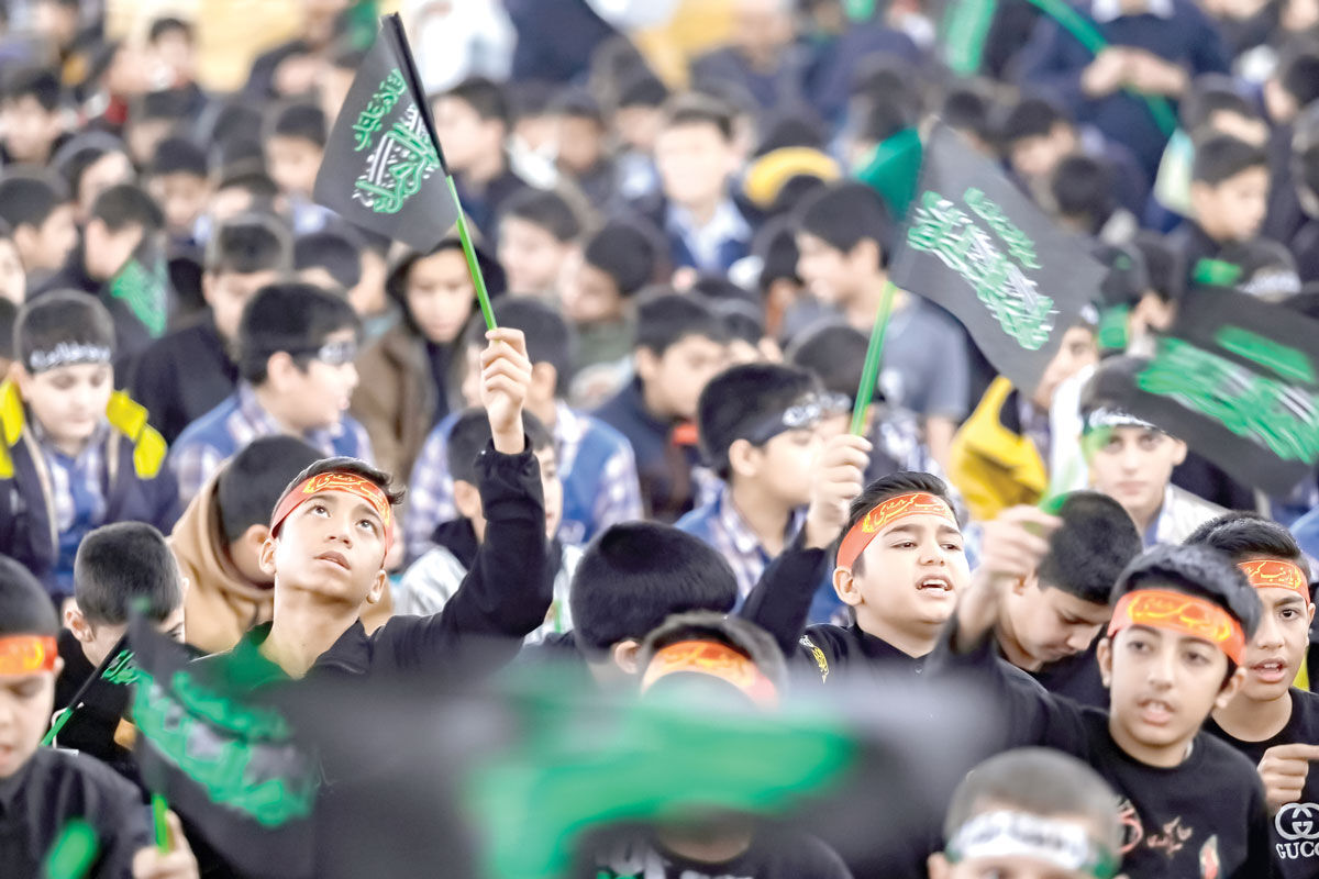 رواق دارالمرحمه در ایام فاطمیه، میزبان اجتماع باشکوه ۴هزار دانش‌آموز نوگل فاطمی شد/نوگلان فاطمی در آغوش آفتاب