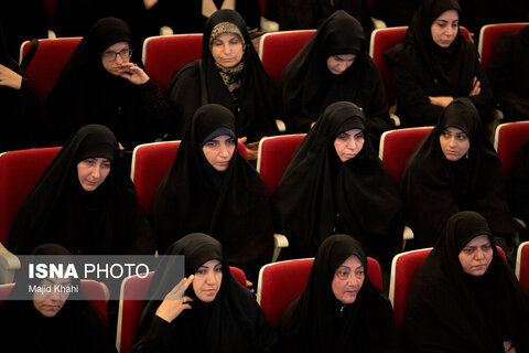 مراسم انتشار تقریظ رهبری بر کتاب‌های «تب ناتمام»، «همسفر آتش و برف» و «خانومْ ماه»