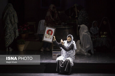 مراسم انتشار تقریظ رهبری بر کتاب‌های «تب ناتمام»، «همسفر آتش و برف» و «خانومْ ماه»