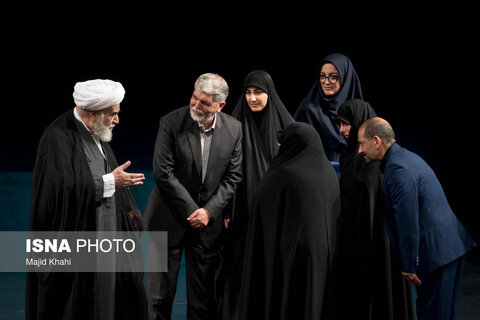 مراسم انتشار تقریظ رهبری بر کتاب‌های «تب ناتمام»، «همسفر آتش و برف» و «خانومْ ماه»