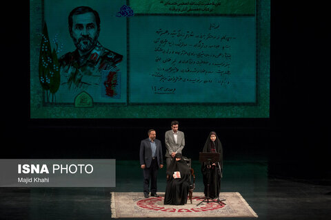 مراسم انتشار تقریظ رهبری بر کتاب‌های «تب ناتمام»، «همسفر آتش و برف» و «خانومْ ماه»