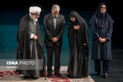 مراسم انتشار تقریظ رهبری بر کتاب‌های «تب ناتمام»، «همسفر آتش و برف» و «خانومْ ماه»