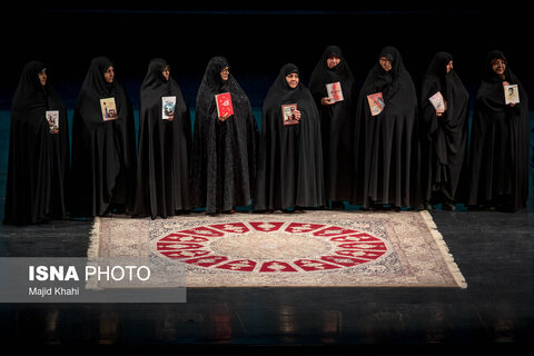 مراسم انتشار تقریظ رهبری بر کتاب‌های «تب ناتمام»، «همسفر آتش و برف» و «خانومْ ماه»