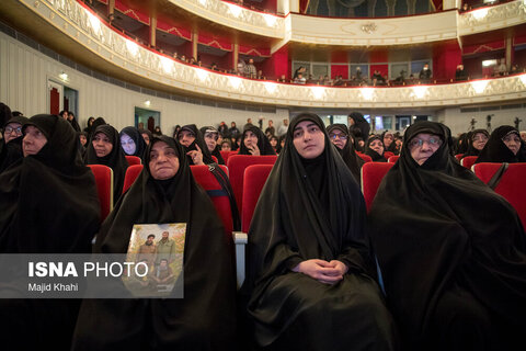 مراسم انتشار تقریظ رهبری بر کتاب‌های «تب ناتمام»، «همسفر آتش و برف» و «خانومْ ماه»