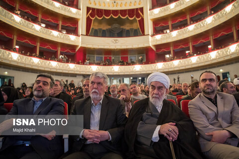 مراسم انتشار تقریظ رهبری بر کتاب‌های «تب ناتمام»، «همسفر آتش و برف» و «خانومْ ماه»