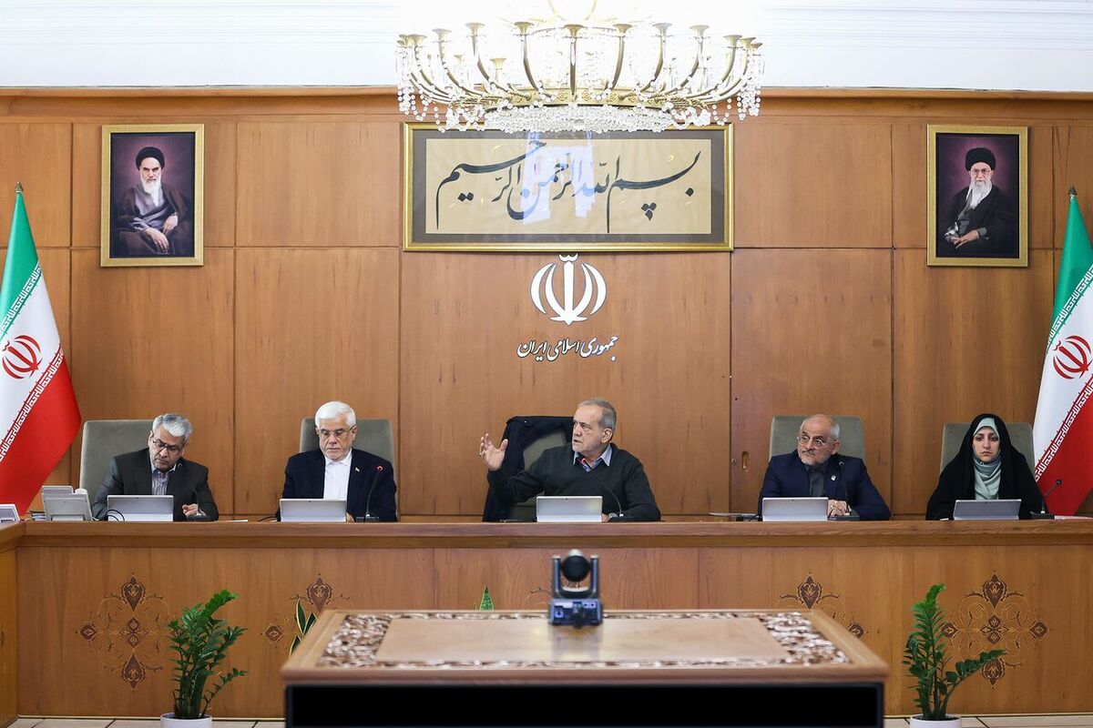 Iranski predsednik poudaril potrebo po uravnoteženju virov in porabe ter zavrnil plačilo na podlagi položaja