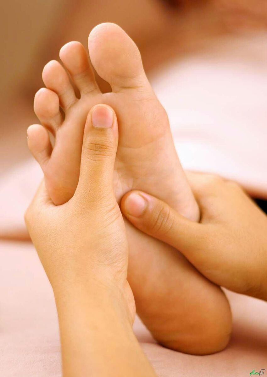 ماساژ کف پا، راهکاری ساده برای بهبود خواب زنان یائسه