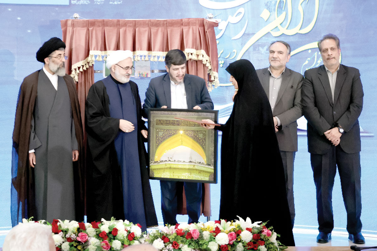 تجلیل از فعالان حوزه کتاب و کتاب‌خوانی در جوار حرم مطهر رضوی