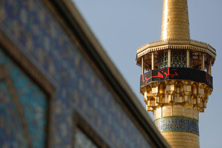 نصب کتیبه های شهادت حضرت زهرا (س) در حرم مطهر رضوی