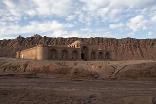 آغاز مرمت یک کاروانسرای جهانی در کرمان/«چاه‌کوران» راور وارد فاز نوسازی می‌شود