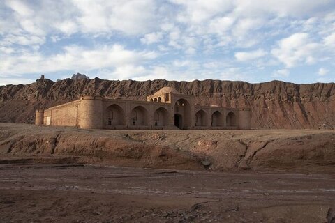 آغاز مرمت یک کاروانسرای جهانی در کرمان/«چاه‌کوران» راور وارد فاز نوسازی می‌شود