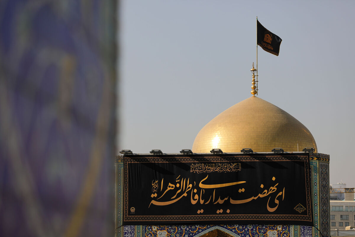 حضرت زهرا(س) خط اصیل ولایت را برای همیشه تاریخ تبیین و تثبیت کرد