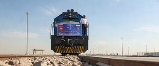 آغاز فاز آزمایشی حمل ریلی سیمان نیزار قم با هدف‌گذاری ۱۵۰ هزار تن بار سالانه