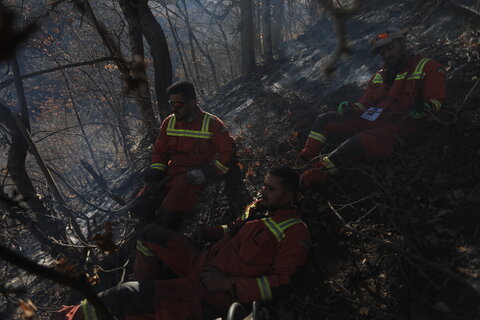 تصاویری از حضور نیروهای هلال احمر در جنگل الیت