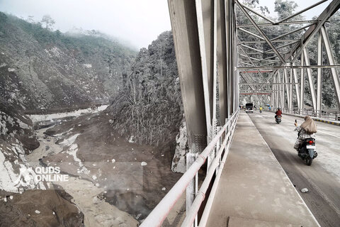 فوران آتشفشان کوه سمرو در اندونزی