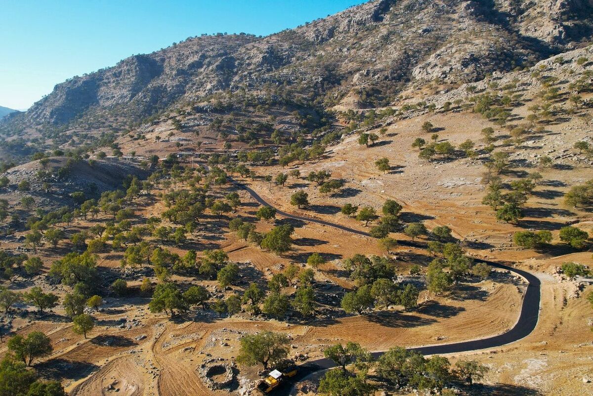 راه دسترسی ۲ روستای اندیکا بهسازی و آسفالت شد
