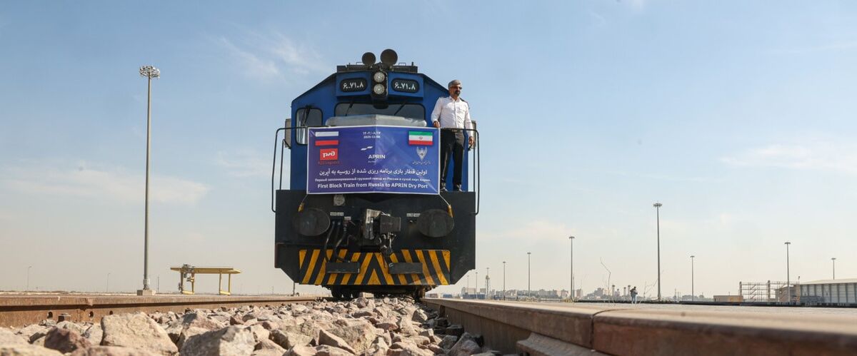 آغاز فاز آزمایشی حمل ریلی سیمان نیزار قم با هدف‌گذاری ۱۵۰ هزار تن بار سالانه