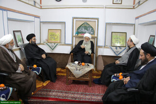 آیت الله کریمی جهرمی بیان کرد: عالم واقعی کسی است که علم خود را با عمل می‌آمیزد