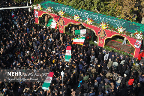 مراسم تشییع پیکرهای ۱۰۰شهیدگمنام دوران دفاع مقدس درتهران