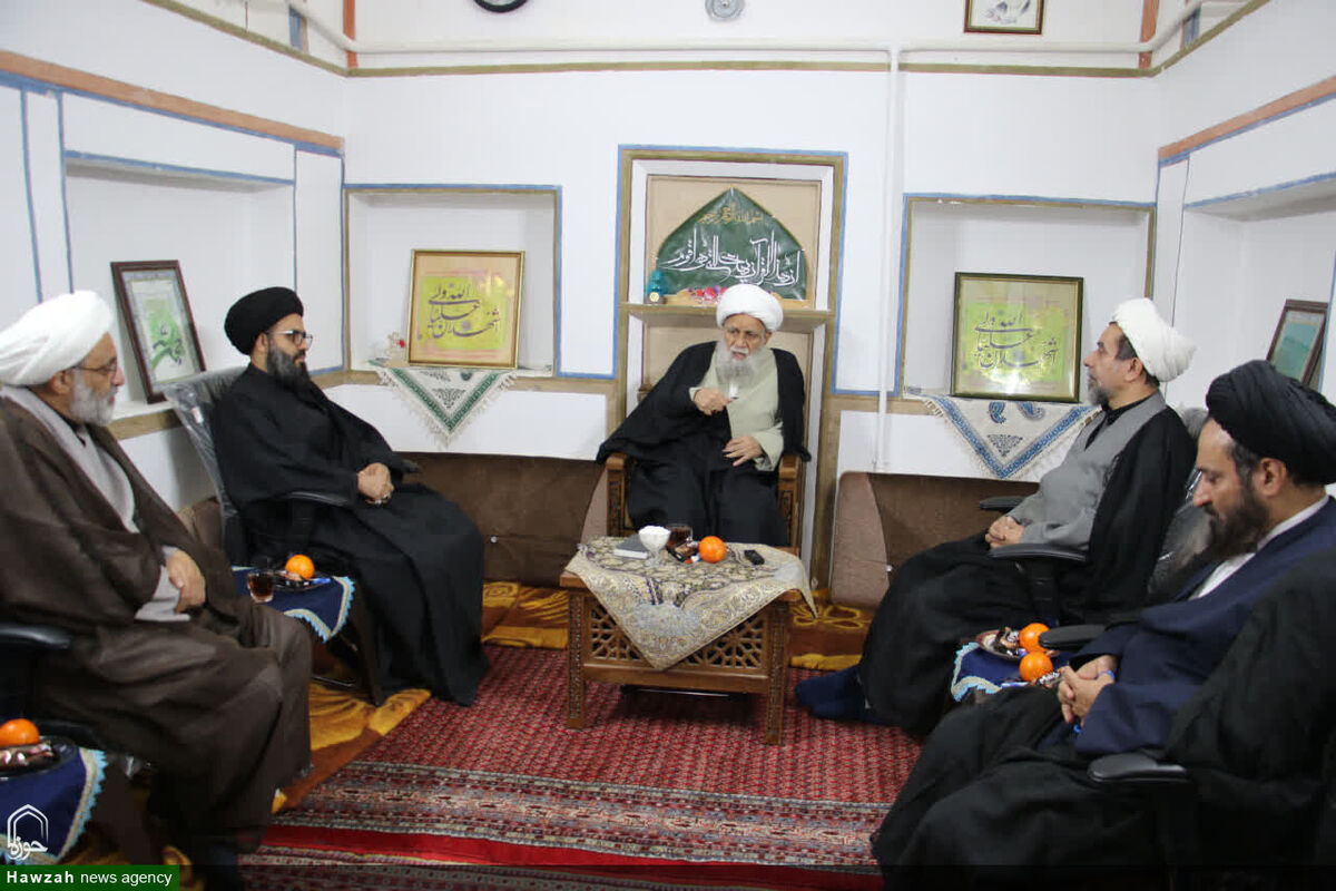 آیت الله کریمی جهرمی بیان کرد: عالم واقعی کسی است که علم خود را با عمل می‌آمیزد