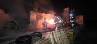 یک مصدوم در حادثه آتش‌سوزی در انبار کاشی و سرامیک