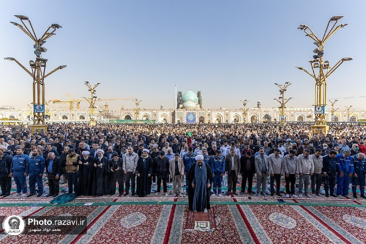 اقامه نماز تمنای باران درحرم مطهر رضوی