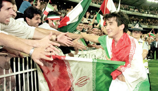 اشک‌ها و لبخندهای یک ملت در مستطیل سبز