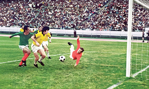 اشک‌ها و لبخندهای یک ملت در مستطیل سبز